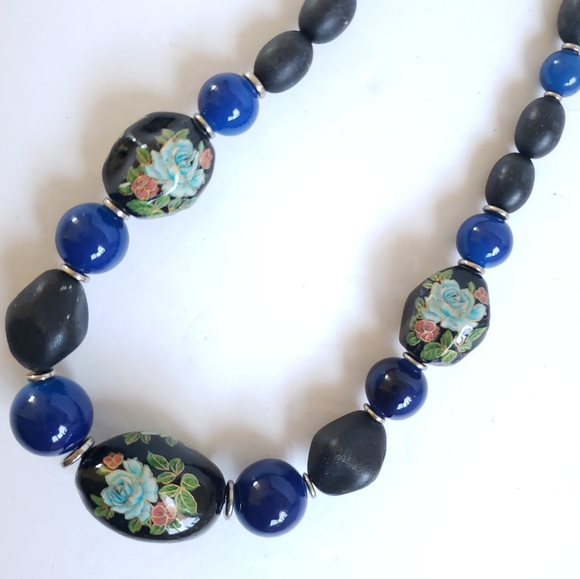 Jewelry - Beautiful vintage necklace